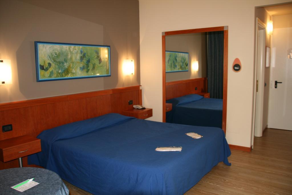 Hotel Motel Fiore Fiorenzuola dʼArda Zewnętrze zdjęcie