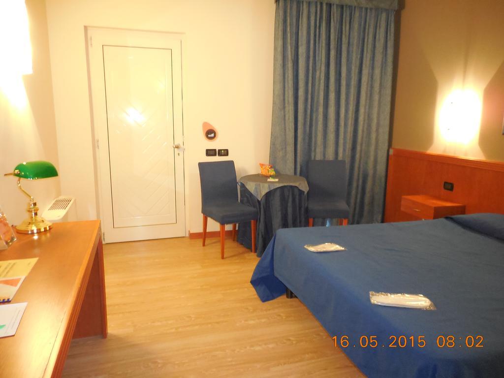 Hotel Motel Fiore Fiorenzuola dʼArda Zewnętrze zdjęcie