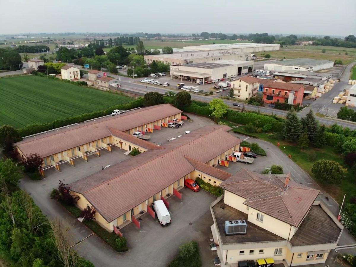 Hotel Motel Fiore Fiorenzuola dʼArda Zewnętrze zdjęcie